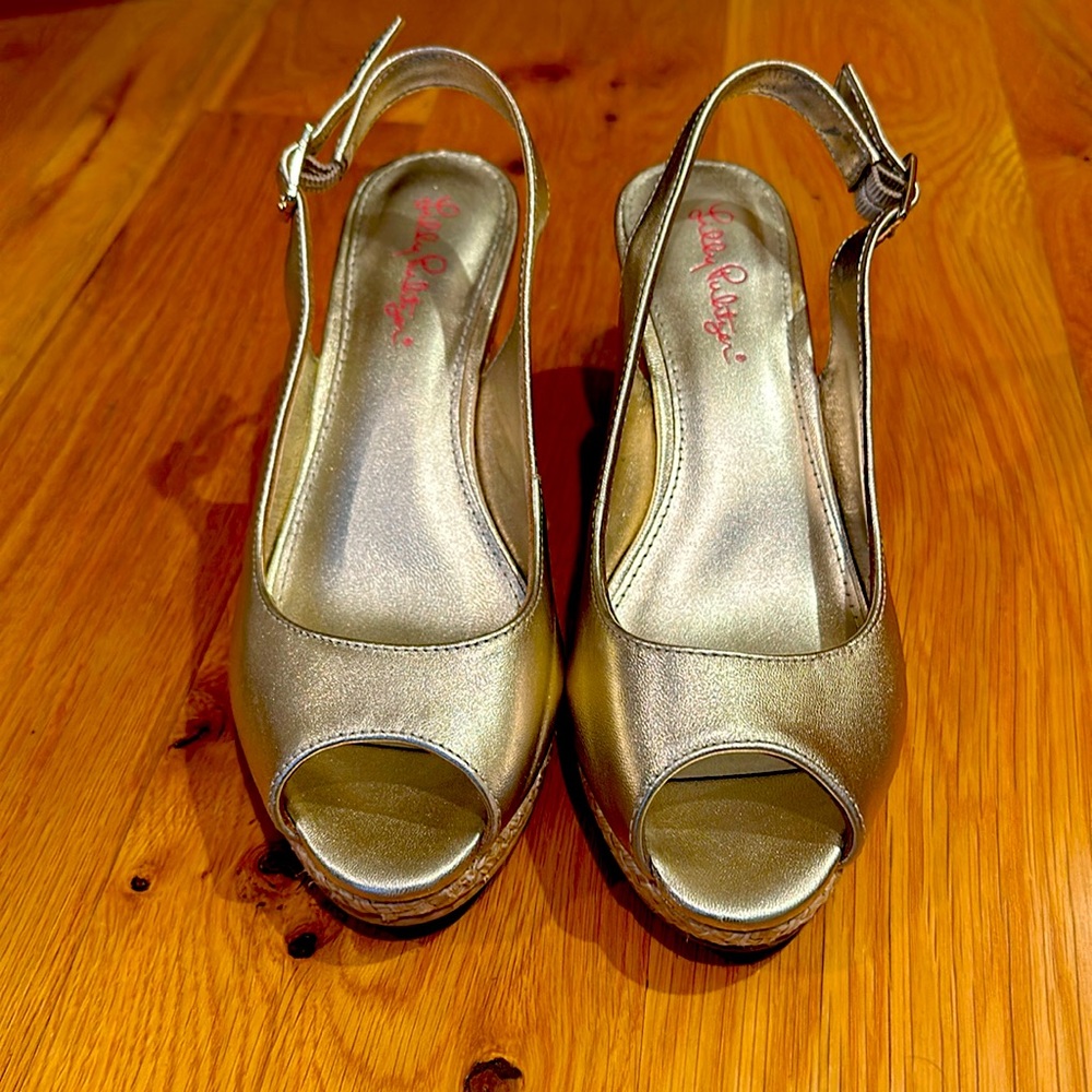 Lilly Pulitzer gold peek toe wedges - 2.5” heel - excellent cond!